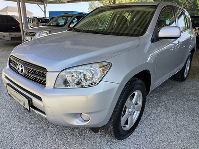 Toyota RAV4 2,2 D-4D 135 DPF 4WD !2. Besitz/Serviceheft!