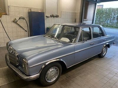 Mercedes-Benz 220D