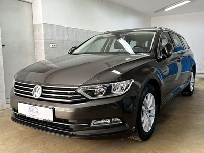 VW Passat Comfortline ''Navi-Glasdach-Rückfahrk-AHK''