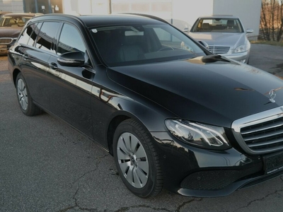 Mercedes-Benz E 220 d T Aut. NAVI LED LEDER