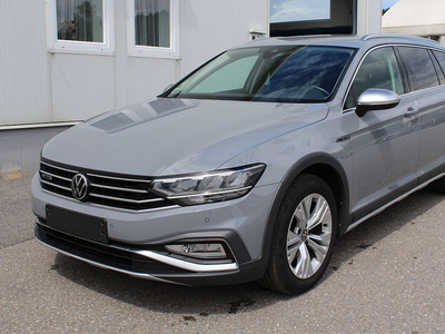 VW Passat 2,0 TDI SCR 4Motion DSG LED NSW PDC 17