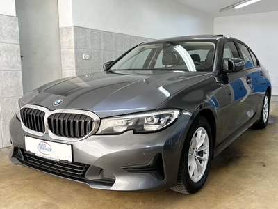 BMW 318d Advantage ''LED-Navi-Leder-Livecockp-Glasdach''