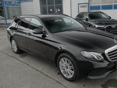 Mercedes-Benz E 220 d T Aut. NAVI LED LEDER