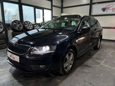 Skoda Octavia Combi 2,0 TDI 4x4 Style DSG *Pano,Keyless,