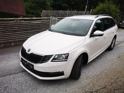 Skoda Octavia mit LED Scheinwerfer 8-fach Bereift