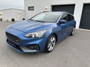 Ford Focus Traveller ST mit Styling-Paket/LED/AHK