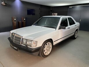 Mercedes-Benz E 190 2,0