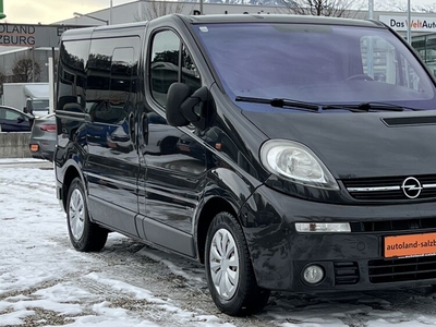 Opel Vivaro Tour 8 Sitze Anhängerkupplung