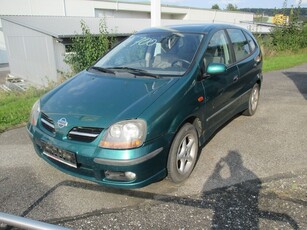 Nissan Almera Tino