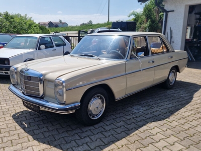 Mercedes-Benz 220/8 sehr gepfelgt, Sammlerstück