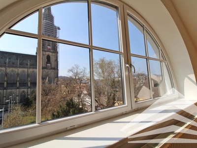 HERRENSTRASSE - Lichtdurchflutete 3 Zi.-DG-Wohnung mit Domblick in Bestlage