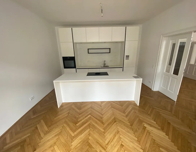 Sanierte 4-Zimmer-Wohnung mit kleiner Terrasse und privatem Aufzug in Andräviertel, 5020 Salzburg - zur Miete