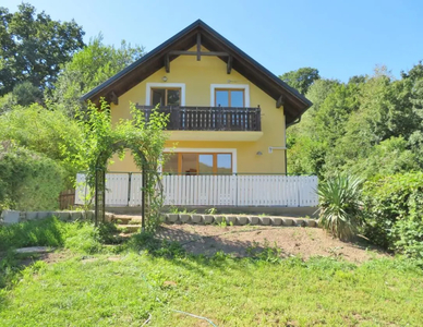 SONNIGES EINFAMILIENHAUS IM GRÜNEN