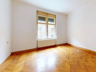 ALTBAU AT ITS BEST: Mitten in St. Leonhard in der Nähe der TU Graz! 4 Zimmer, Innenhofbalkon & wunderschöner Fischgrätparkett - gleich anfragen und begeistern lassen!