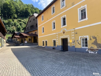 Büro/Praxisfläche am Fuße der Burg Landskron! Genügend Parkmöglichkeiten