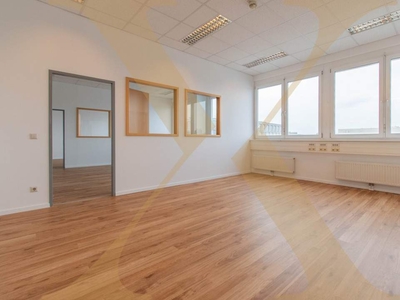 Erstbezug nach Sanierung! Bürofläche mit ca. 530m² mit ausreichend Parkplätzen in Wels zu vermieten!