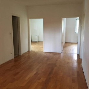 Nähe Hilmteich - Großzügige 3-Zimmer-Wohnung mit zwei Loggien und grüner Aussicht