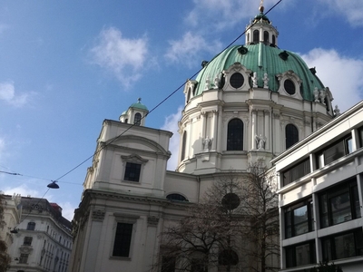 Singel-Wohnung mit Schlafnische und Gemeinschaftsdachterrasse direkt beim Karlsplatz!