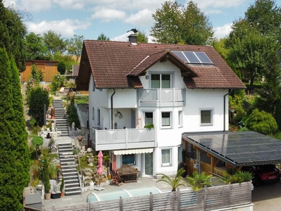 Wohnoase in ruhiger Lage mit Pool und Gartenhaus