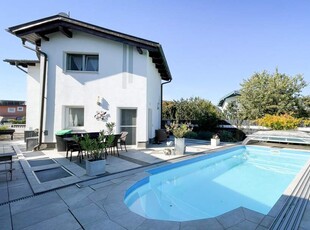 Elegantes und sehr stilvolles Einfamilienhaus / Pool / Großes Grundstück