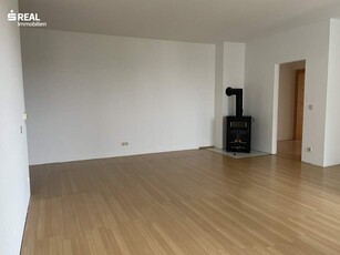 Top Lage! 4 Zimmer-Wohnung mit Loggia, Klimaanlage und Schwedenofen - unmittelbar beim Schulzentrum!