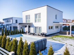 Neuwertiges Einfamilienhaus mit idyllischem Garten und wunderschönem Bergblick