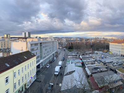 HOCH ÜBER dem MEIDLINGER MARKT! HERRLICHER FERNBLICK vom TURMZIMMER!