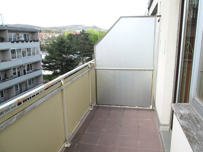 Garconniere im Dachgeschoss mit Balkon und Weitblick - Nähe Sonnbergmarkt!