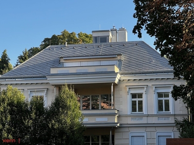 UNBEFRISTET: Dachterrasse und Balkon - helle, großzügige 5 Zimmer Wohnung mit Freiflächen und Lift in revitalisierter Altbauvilla - barrierefrei