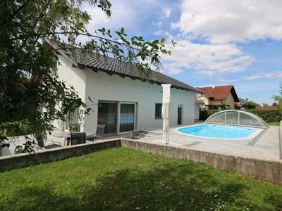 Barrierefreier Bungalow - Massivbauweise - Stadtnähe - ruhige Lage!