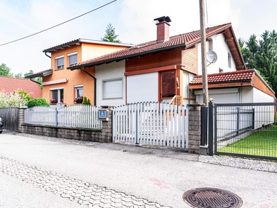 * * * VERKAUFT * * * Doppelhaus mit Garten und Garage in Ansfelden