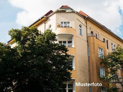 Einfamilien-Doppelhaushälfte mit angebauter Garage