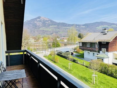 3 Zi. Dachgeschosswohnung mit zwei Balkonen - möbliert und liebevoll renoviert - Salzach- & Bergblick