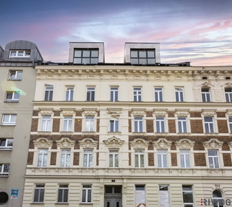 ERSTBEZUG // 3 ZIMMER DACHGESCHOSSWOHNUNG MIT BALKON + MODERNE MARKENKÜCHE MIT GERÄTEN // ERLACHPARK