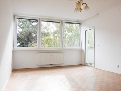 Großzügige 4 Zimmer Wohnung mit Loggia (WG-geeignet)