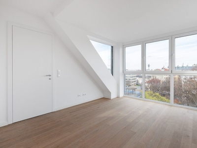 LOFT STYLE + PARK VIEW // ERSTBEZUG // DACHGESCHOSSWOHNUNG MIT 33,50m² TERRASSE + MODERNE MARKENKÜCHE MIT GERÄTEN // ERLACHPARK