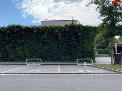 2 absperrbare neben einander liegende Freiparkplätze! Ein Plätzchen für Ihr Liebling! Das lästige Parkplatzsuchen hat ein Ende! Sofort verfügbar am Zinöggerweg / Spallerhof ! Direkt vom Eigentümer