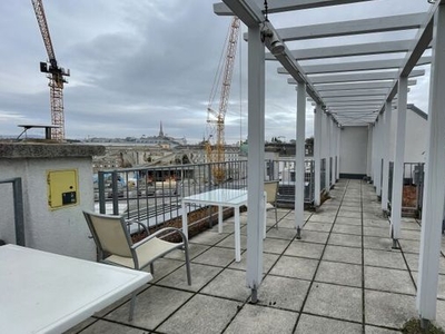 2 Zimmer Wohnung mit Gemeinschaftsdachterrasse mit Blick auf den Karlsplatz!