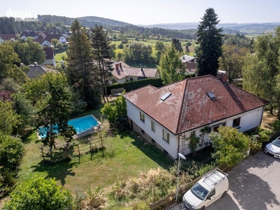 Großzügiges Einfamilienhaus mit parkähnlichem Garten im Zentrum