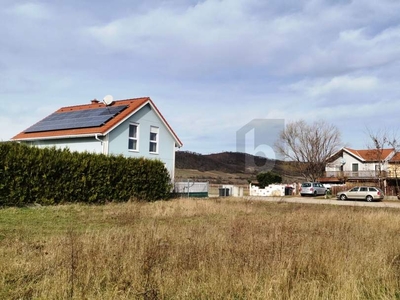 MIT BLICK ZUM LEITHAGEBIRGE UND NEUSIEDLERSEE