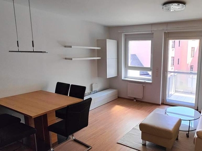 Sofort beziehbar! Zentrale 2-Zimmerwohnung mit Balkon nahe Bahnhof