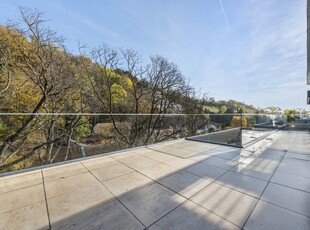 Wohnen auf höchster Ebene - Penthouse-Wohnung mit privatem Dachterrassen-Pool