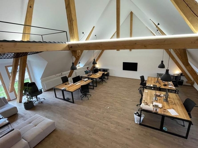 Arbeiten im Gutshof! Modernes Büro mit Loftcharakter in absoluter Grünlage