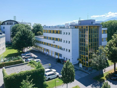 Büroräumlichkeiten mit 322 m² in modernem Komplex