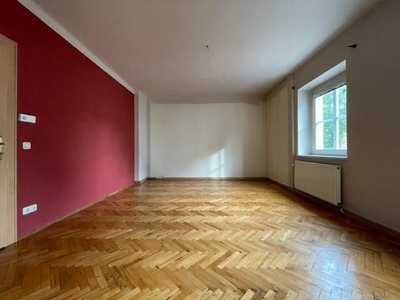 ca. 73,32 m² große 3,5-Zimmer-Altbauwohnung mit ca. 126 m² Eigengarten