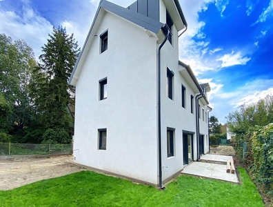 ERSTBEZUG I soeben fertiggestellt I tolle Raumaufteilung I Garten I 2 Terrassen I KFZ-Stellplatz