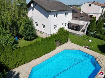 Exklusives Einfamilienhaus mit riesigem Pool in 1220 Wien: 575.000 €, 166m², 5 Zimmer, renovierungsbedürftig, Garten, Terrasse, Garage