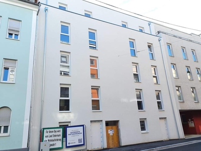 Großzügiger Balkon und Charme: 4-Zimmer-Wohnung in zentraler Lage.