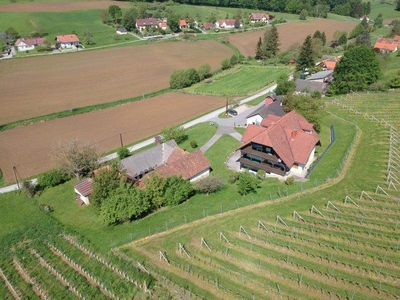 Großzügiges Ein-Mehrfamilienhaus (243m²) in traumhafter Lage in Stadtbergen!