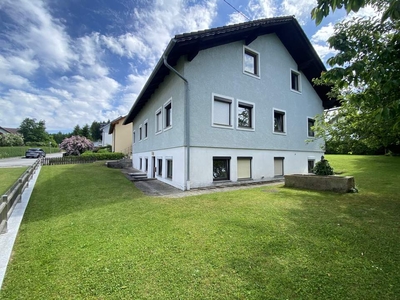 Großzügiges Wohnhaus mit gepflegtem Garten